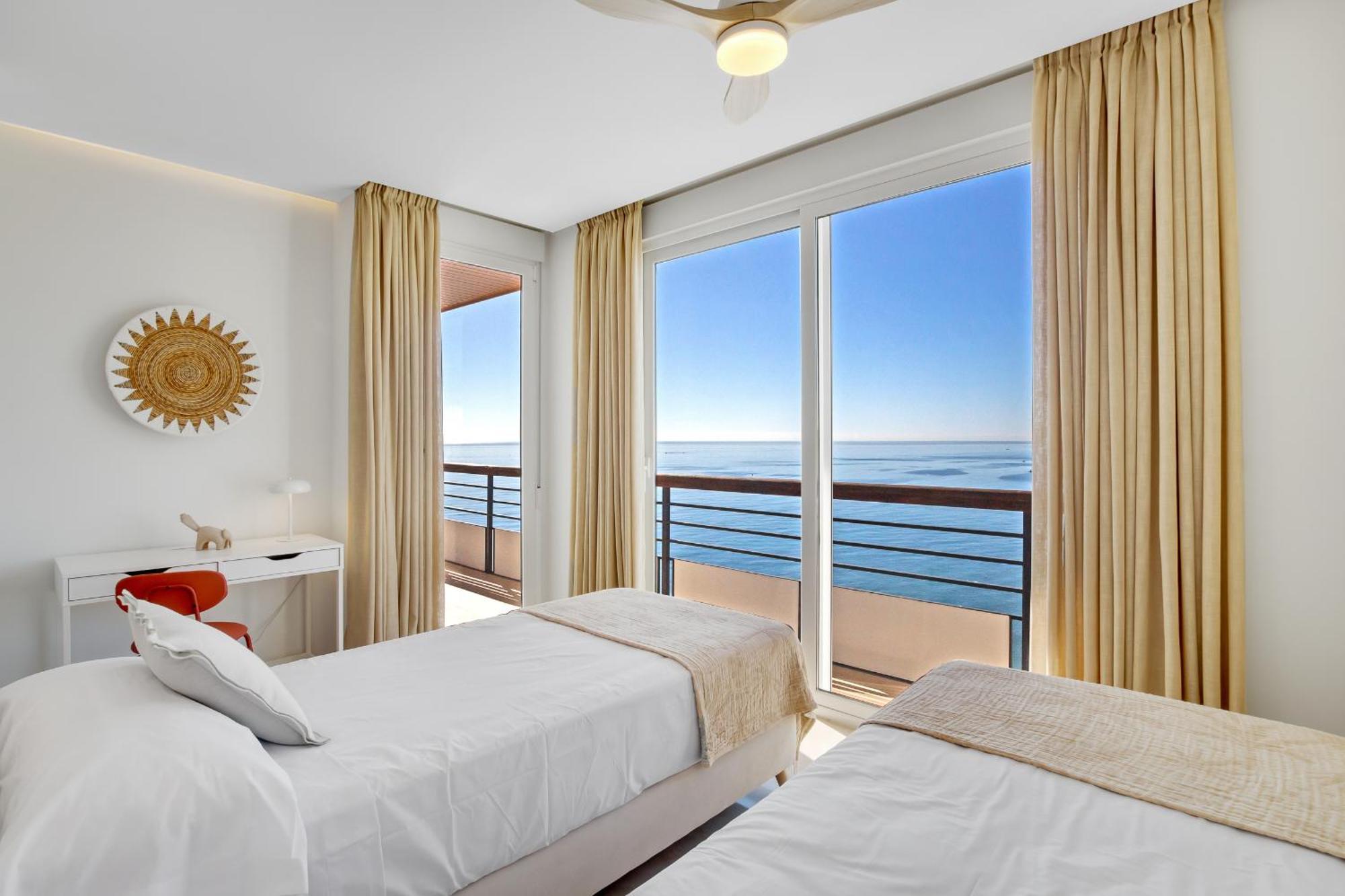Santa Clara Modern & Exclusive Seafront Apartment Torremolinos Eksteriør bilde