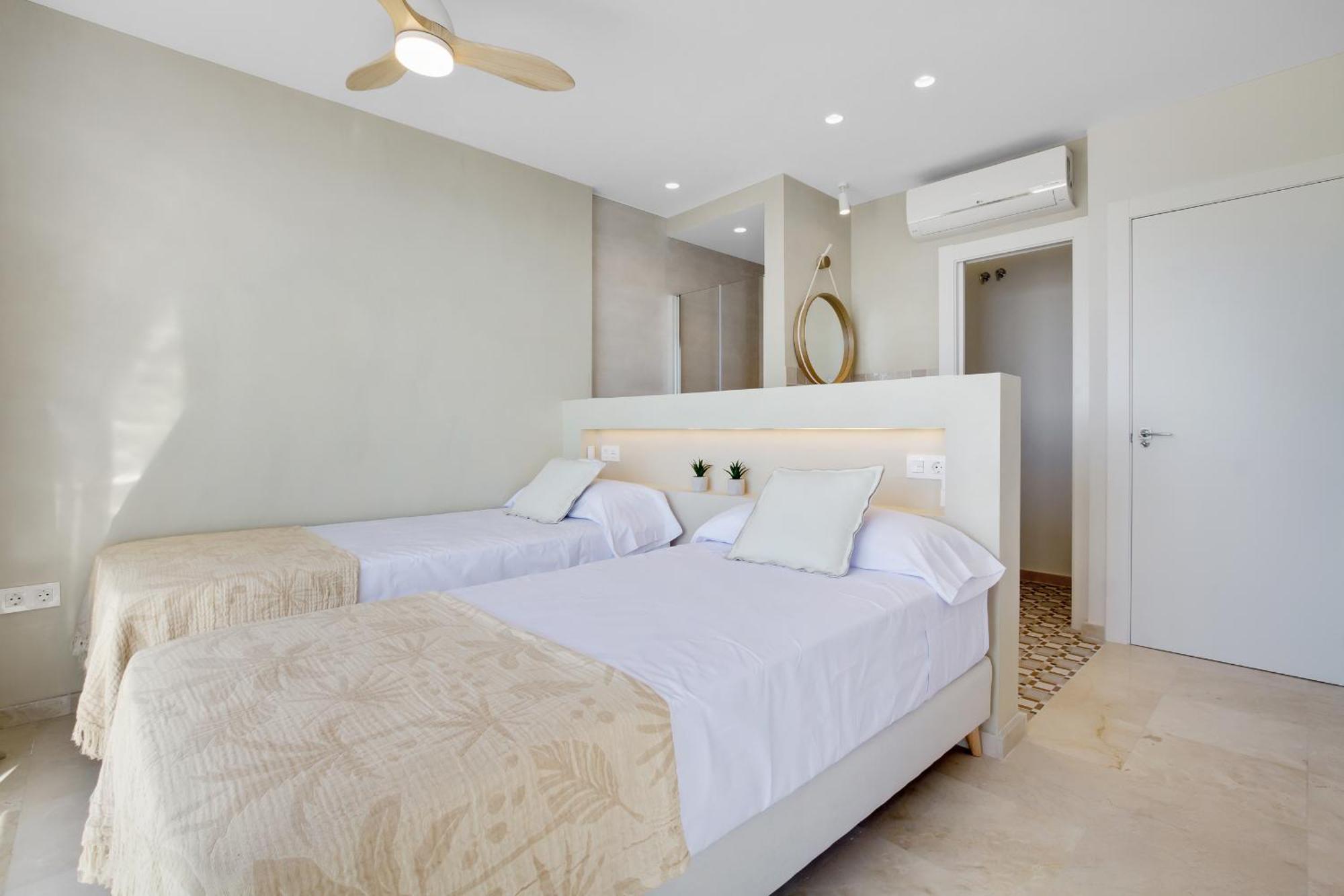 Santa Clara Modern & Exclusive Seafront Apartment Torremolinos Eksteriør bilde