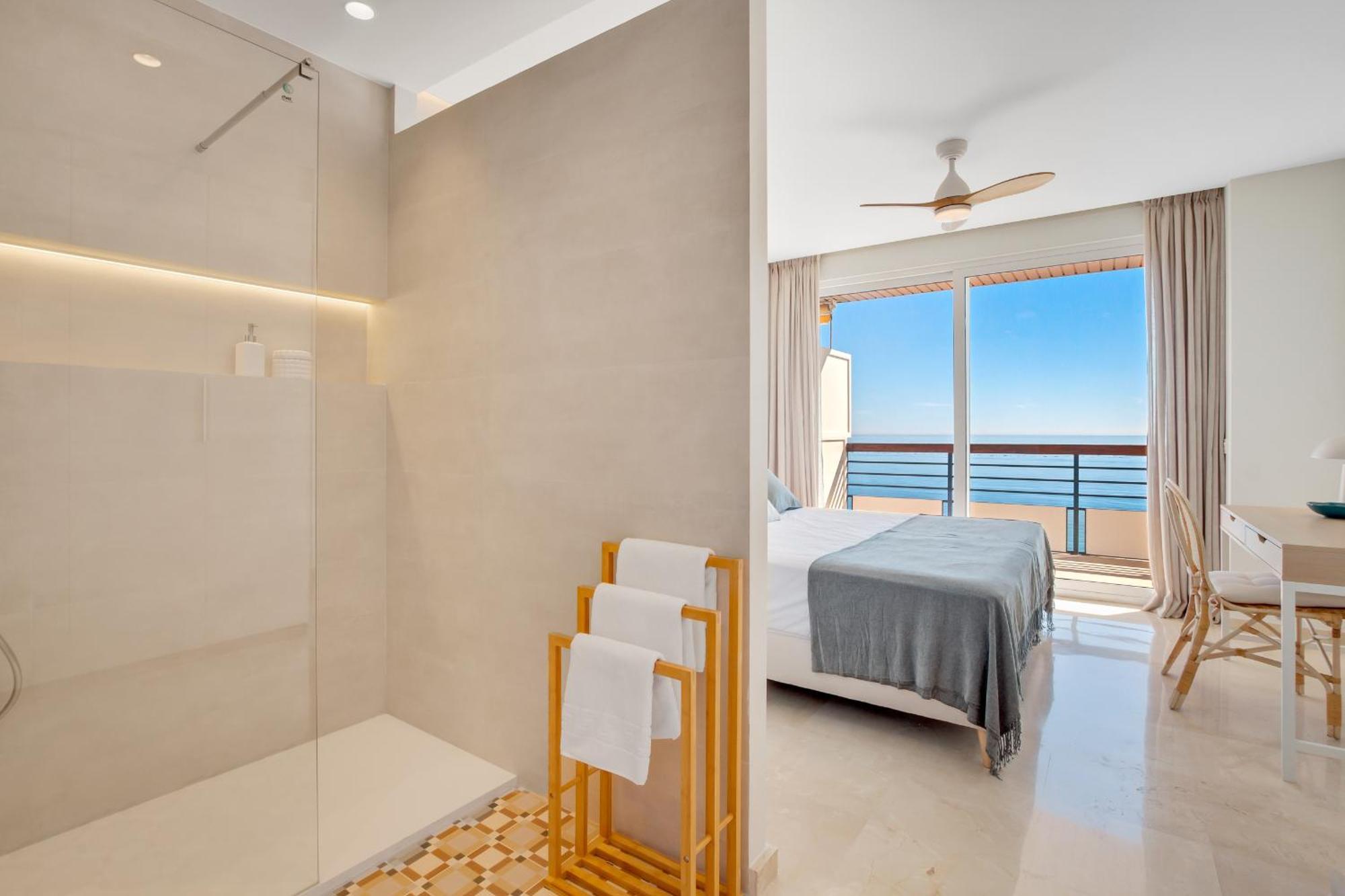 Santa Clara Modern & Exclusive Seafront Apartment Torremolinos Eksteriør bilde