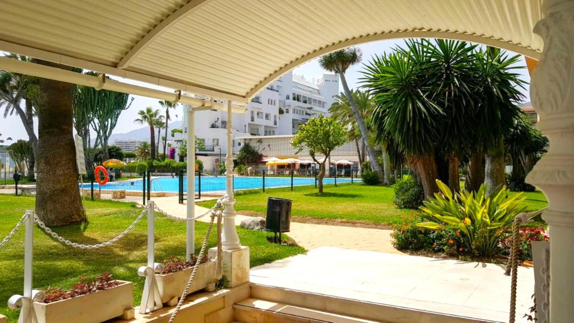 Santa Clara Modern & Exclusive Seafront Apartment Torremolinos Eksteriør bilde
